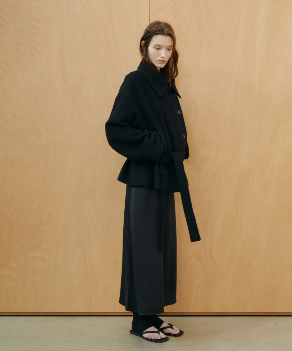 일로일(ILOIL) Alpaca Blend Low-Waist Belted Double Coat_Black