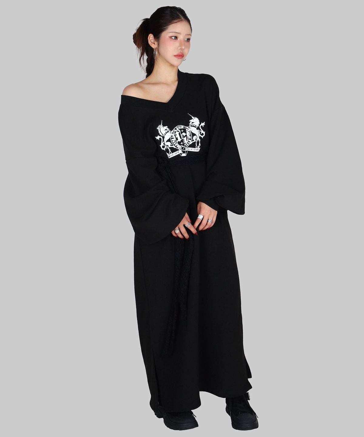 달솜(DALSOM) Back Slit V-Neck Dress [ bk ]