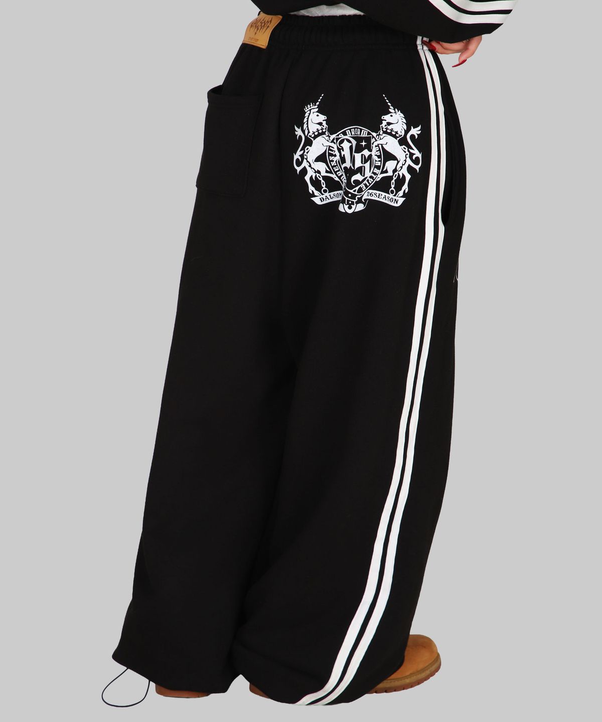 달솜(DALSOM) Horse Track Pants [ bk ]