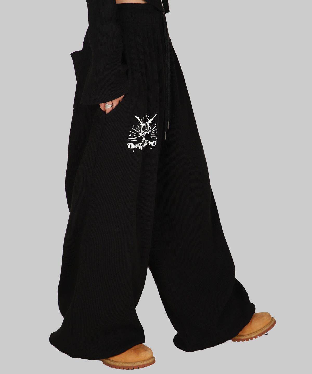 달솜(DALSOM) Ribbed Heart Pants [ bk ]