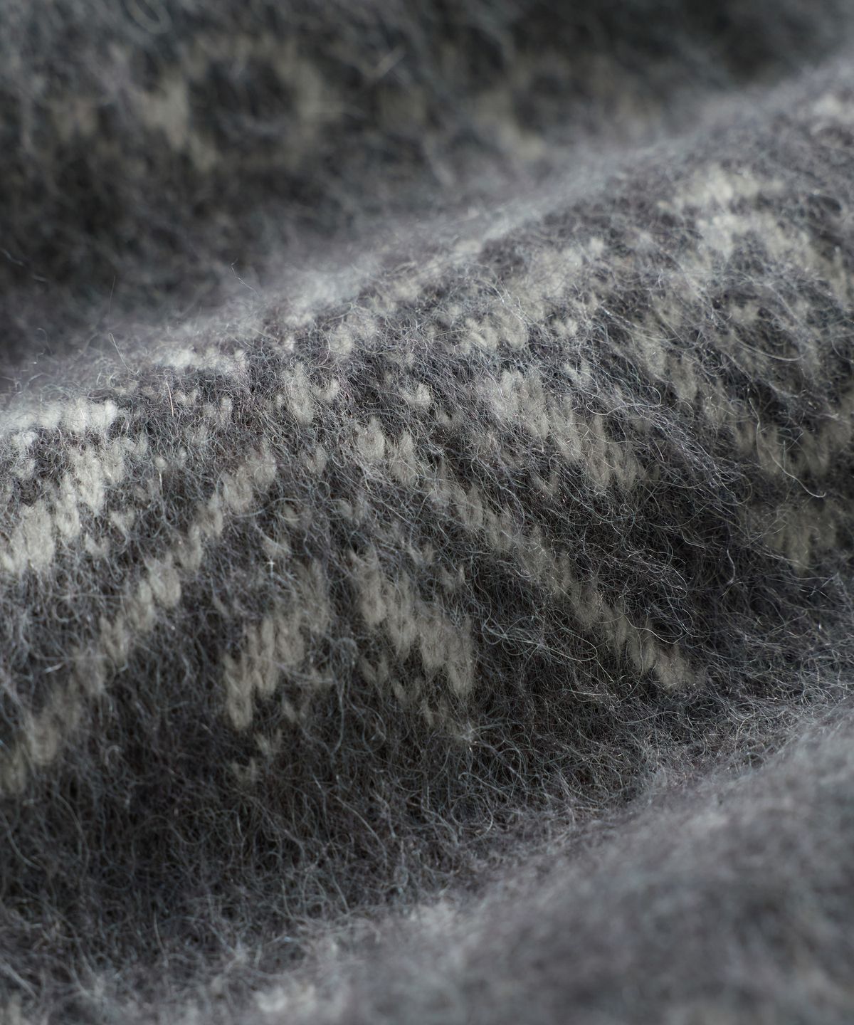 건지 울른스(Guernsey Woollens) 스노우 플레이크 알파카 브이넥 베스트 - 그레이