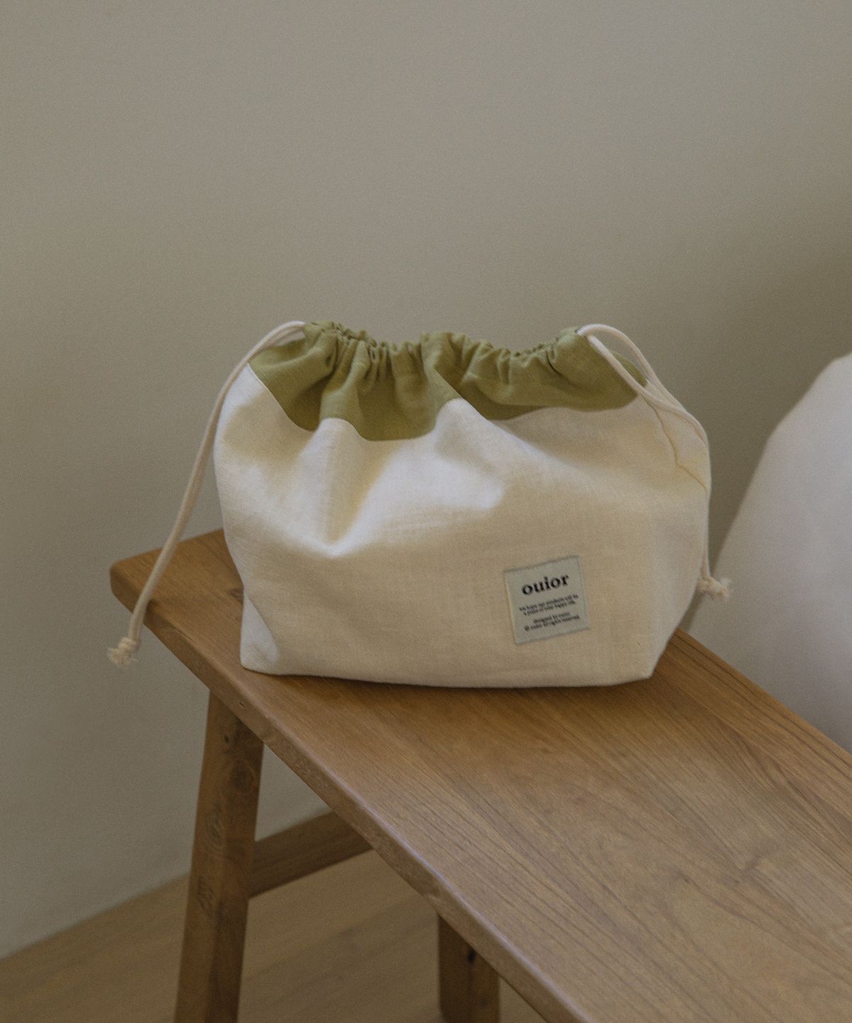 위올(OUIOR) [기프트박스]ouior chubby string pouch_olive&cream
