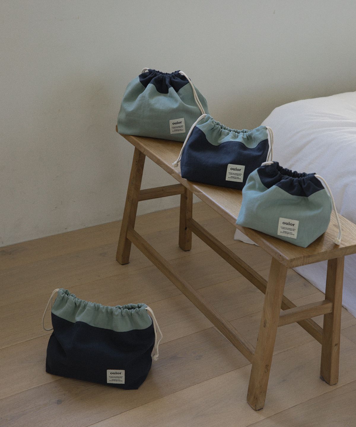 위올(OUIOR) [기프트박스]ouior chubby string pouch_mint&navy