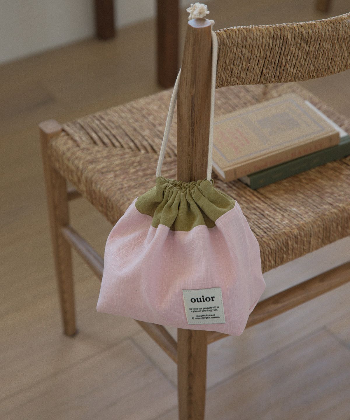 위올(OUIOR) [기프트박스]ouior chubby string pouch_olive&pink