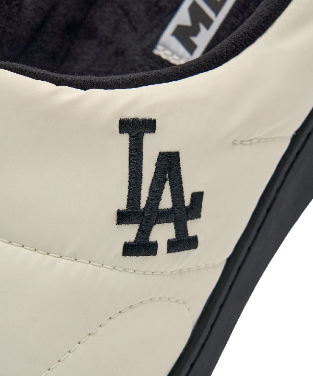 엠엘비(MLB) 커브 패딩 뮬 NY (White)