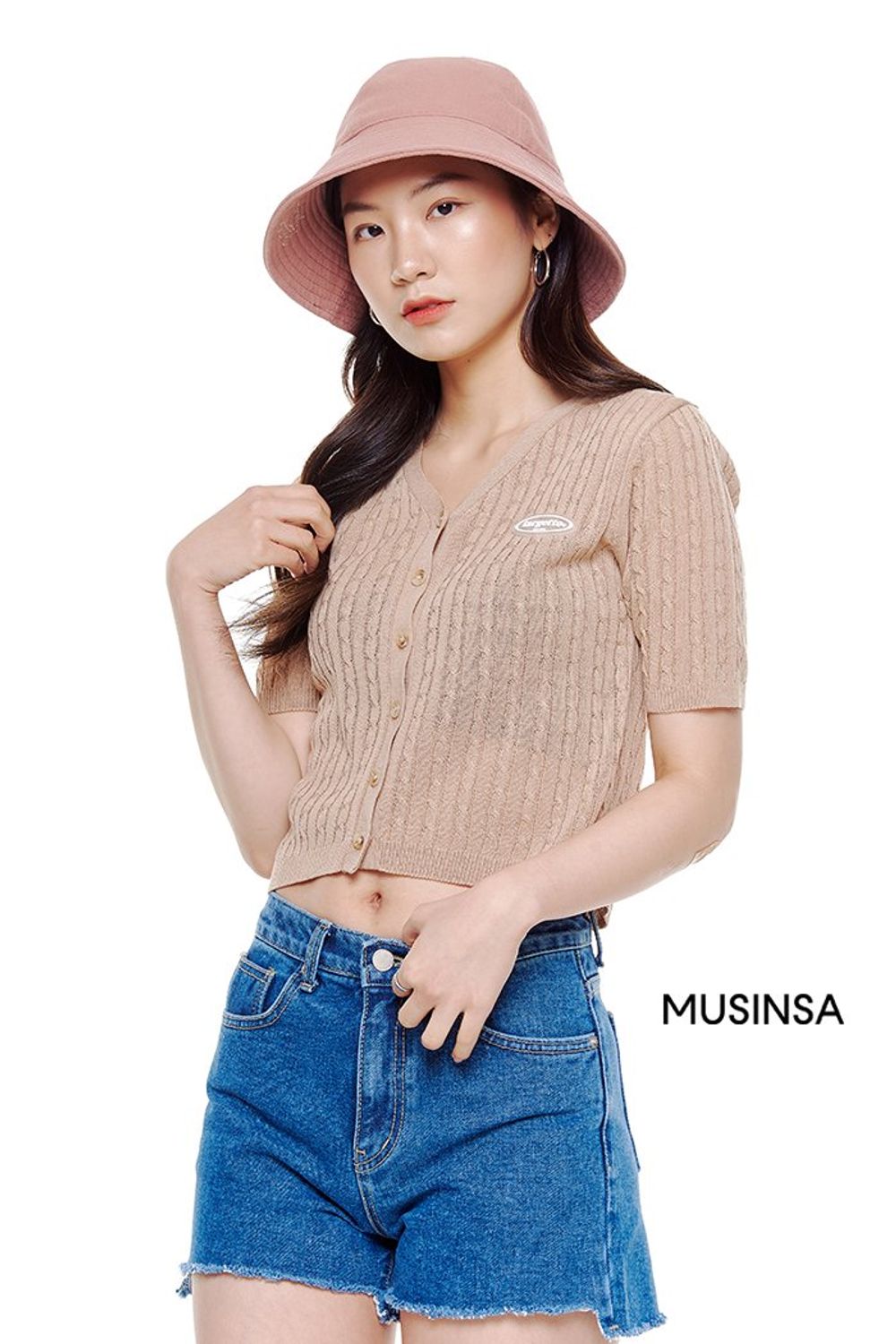 여름 카디건과 쇼츠를 매치하고 슬라이드로 시원하게 완성한 여행 룩 #여름 #캐주얼