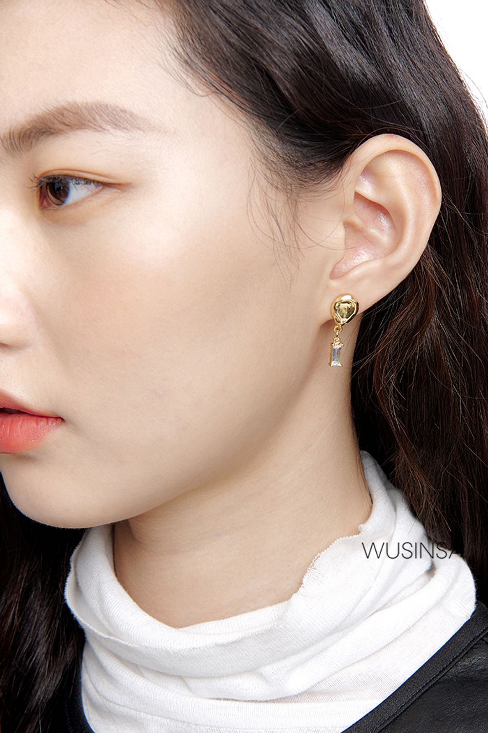 체크 패턴의 카디건과 레더 원피스로 완성한 걸리시 룩 #봄 #걸리시
