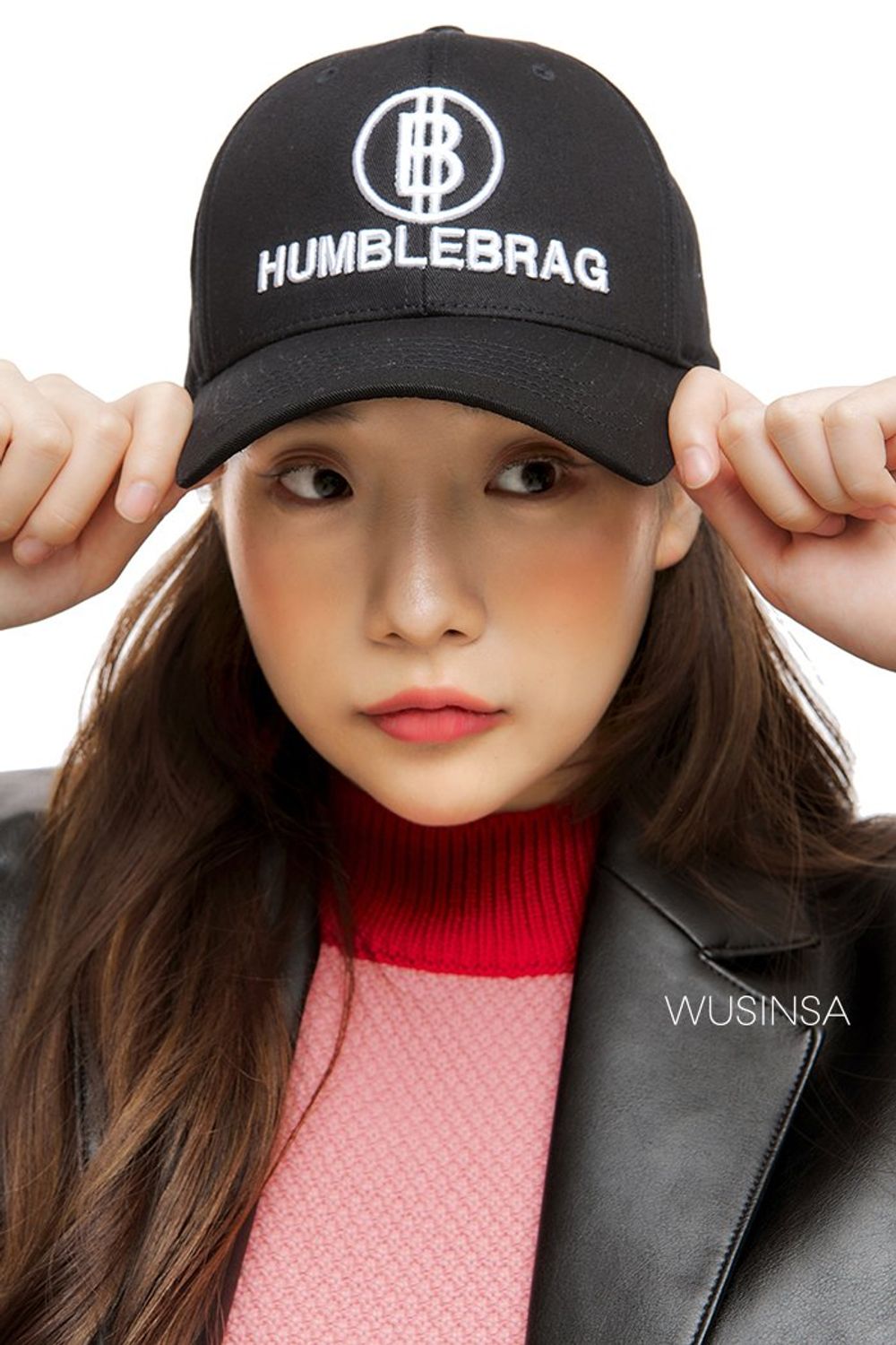 컬러 블록이 매력적인 베스트와 조거 팬츠를 매치하고 레더 재킷을 걸쳐 마무리한 스트릿 룩 #가을 #스트릿