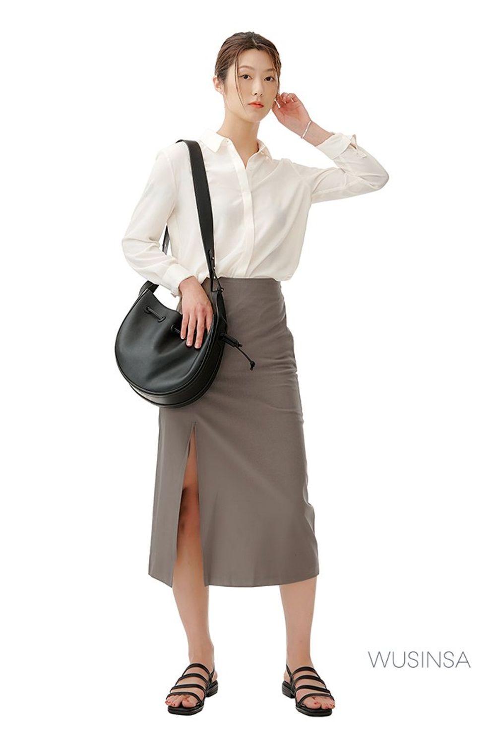 미니멀한 디자인의 블라우스와 롱스커트로 연출한 포멀 룩 #격식 #단아한 #하객 #봄 #포멀 #비즈니스캐주얼
