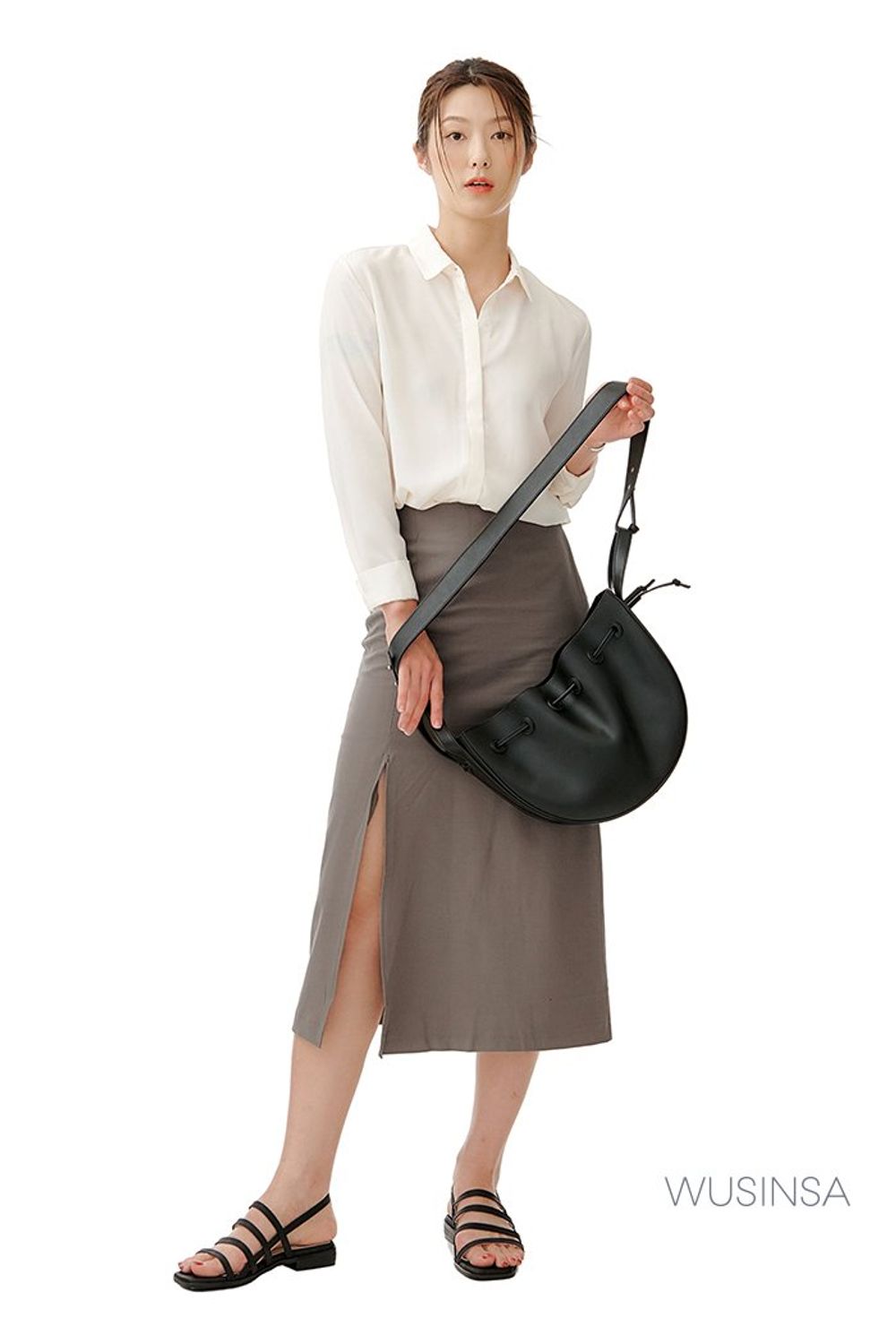 미니멀한 디자인의 블라우스와 롱스커트로 연출한 포멀 룩 #격식 #단아한 #하객 #봄 #포멀 #비즈니스캐주얼