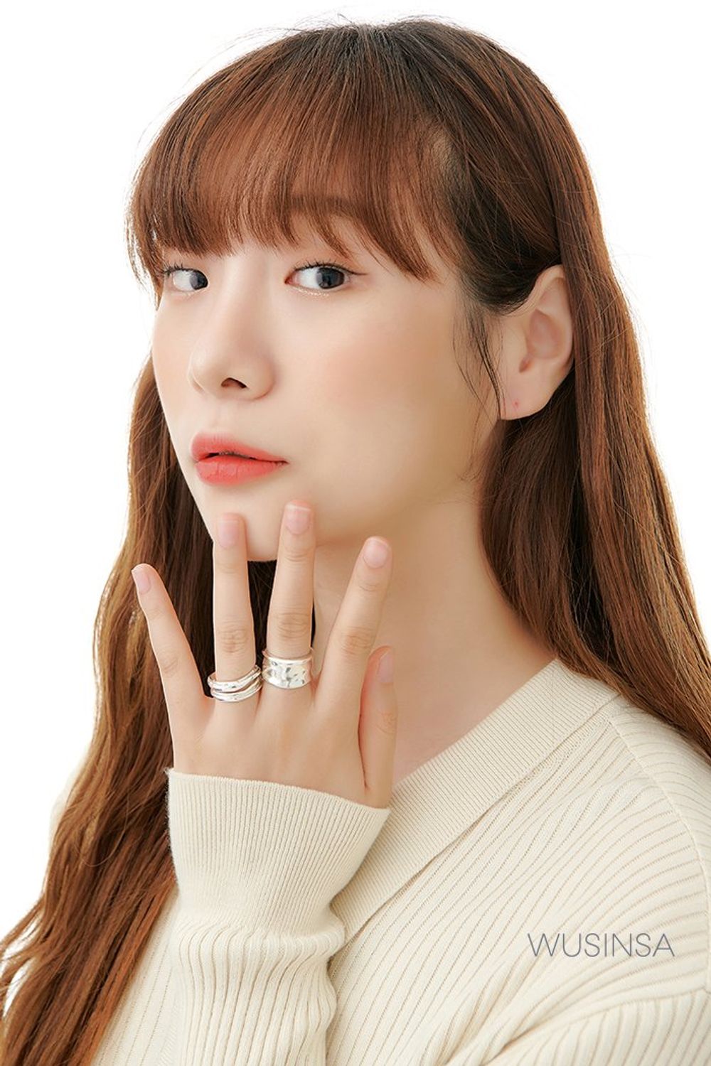 차분한 분위기의 카디건과 슬랙스로 연출한 포멀 룩 #슬림핏 #하객 #단정한 #와이드핏 #출근룩 #여름 #포멀 #비즈니스캐주얼