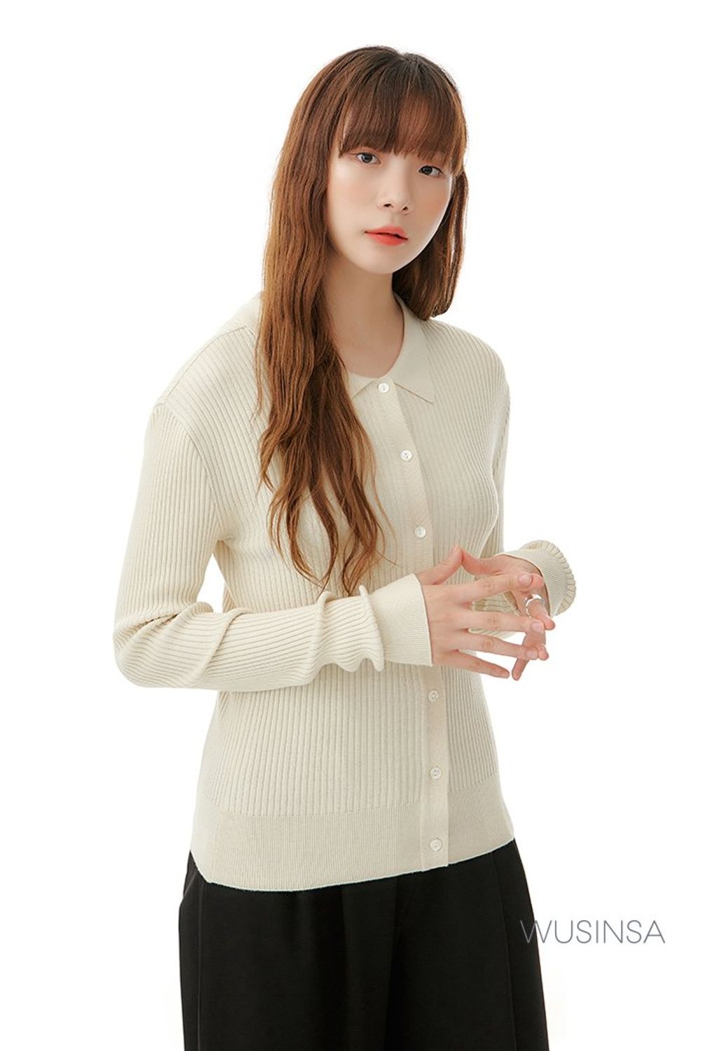 차분한 분위기의 카디건과 슬랙스로 연출한 포멀 룩 #슬림핏 #하객 #단정한 #와이드핏 #출근룩 #여름 #포멀 #비즈니스캐주얼