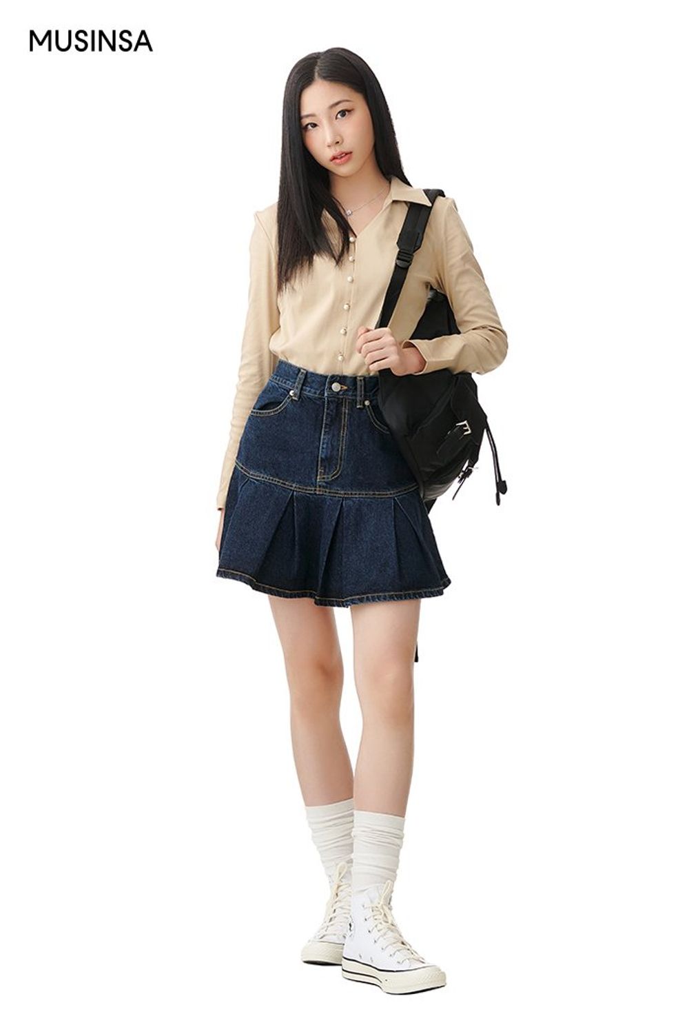 베이지 카디건과 데님 스커트로 꾸민 걸리시 룩 #캠퍼스 #여친룩 #플리츠 #봄 #걸리시