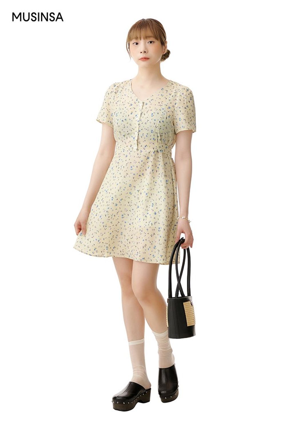 화사한 매력의 플라워 원피스로 꾸민 걸리시 룩 #화사한 #파스텔 #플라워 #여친룩 #라탄 #키높이 #봄 #걸리시