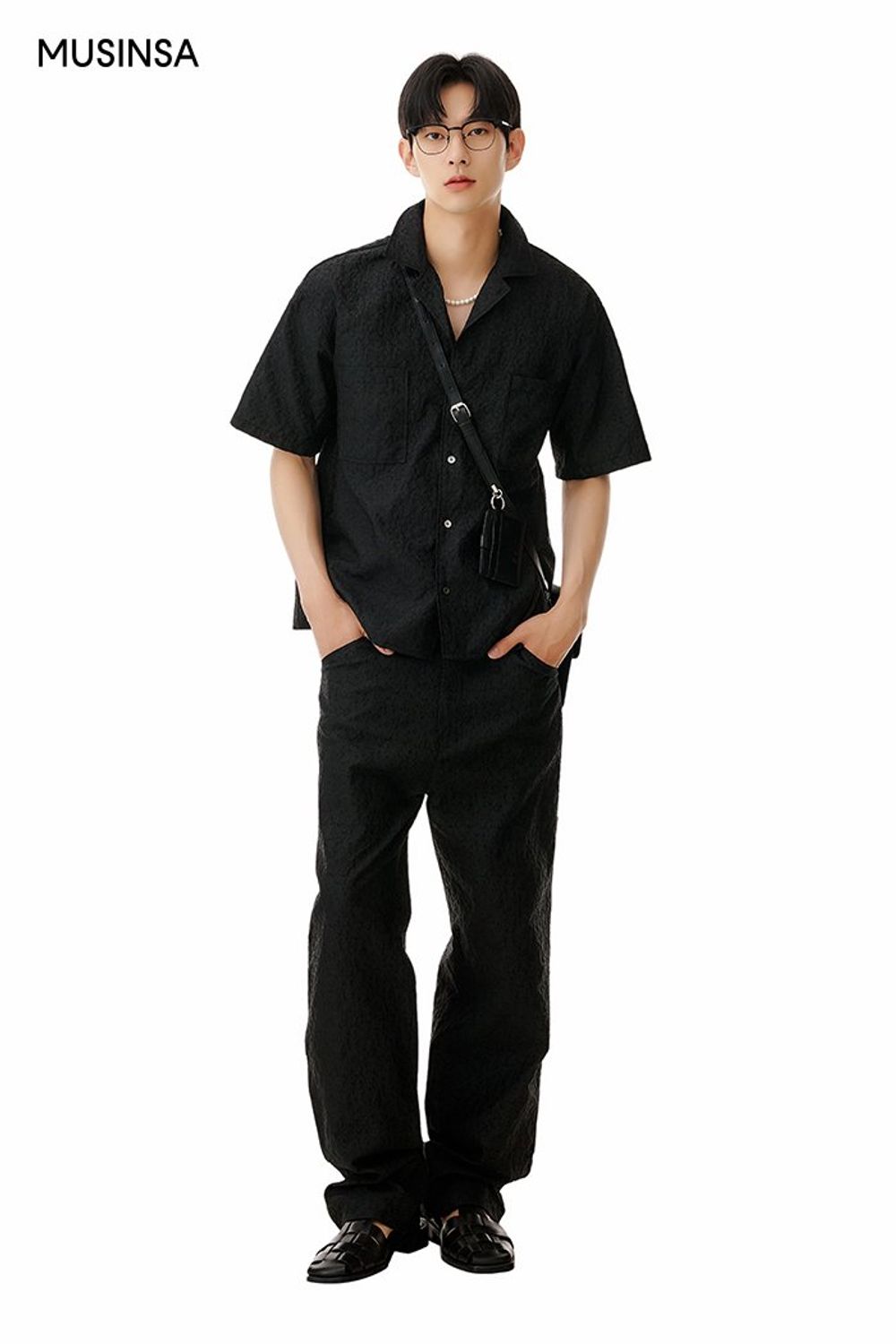 플로럴 패턴의 블랙 자카드 셋업으로 연출한 코디네이션 #올블랙 #셋업코디 #여름 #댄디