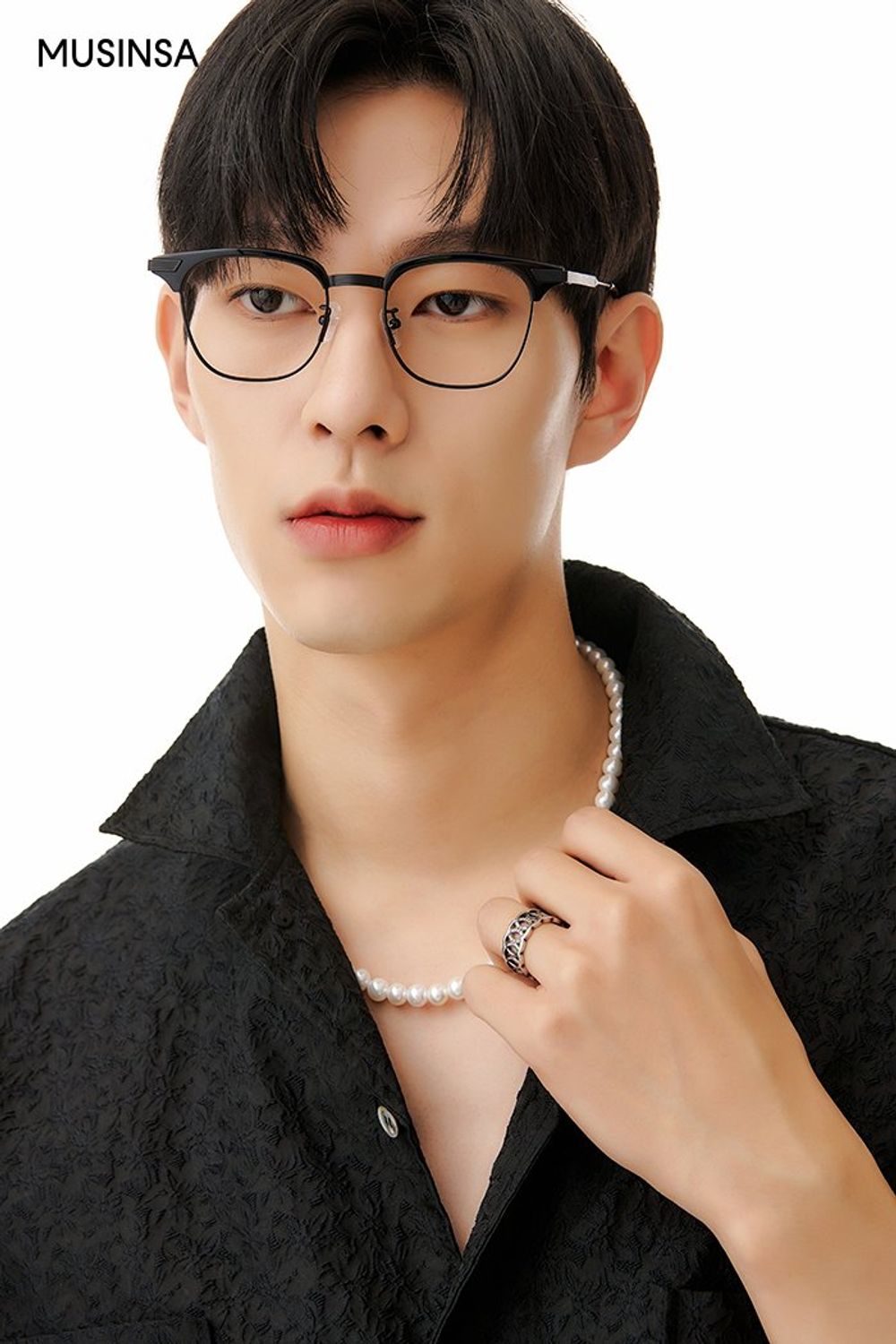 플로럴 패턴의 블랙 자카드 셋업으로 연출한 코디네이션 #올블랙 #셋업코디 #여름 #댄디