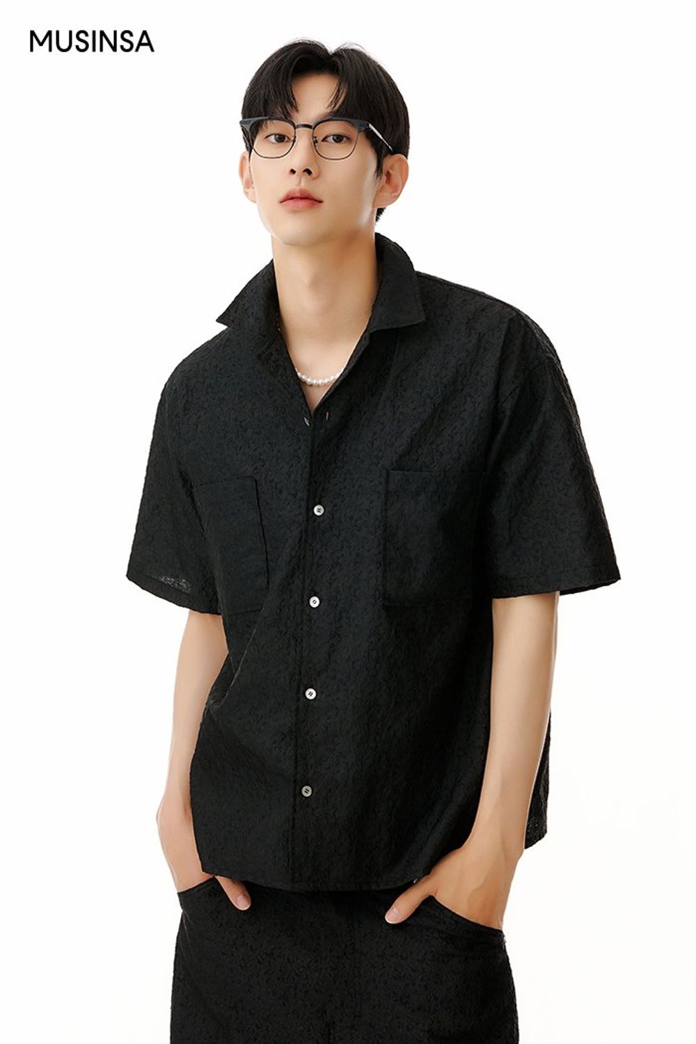 플로럴 패턴의 블랙 자카드 셋업으로 연출한 코디네이션 #올블랙 #셋업코디 #여름 #댄디
