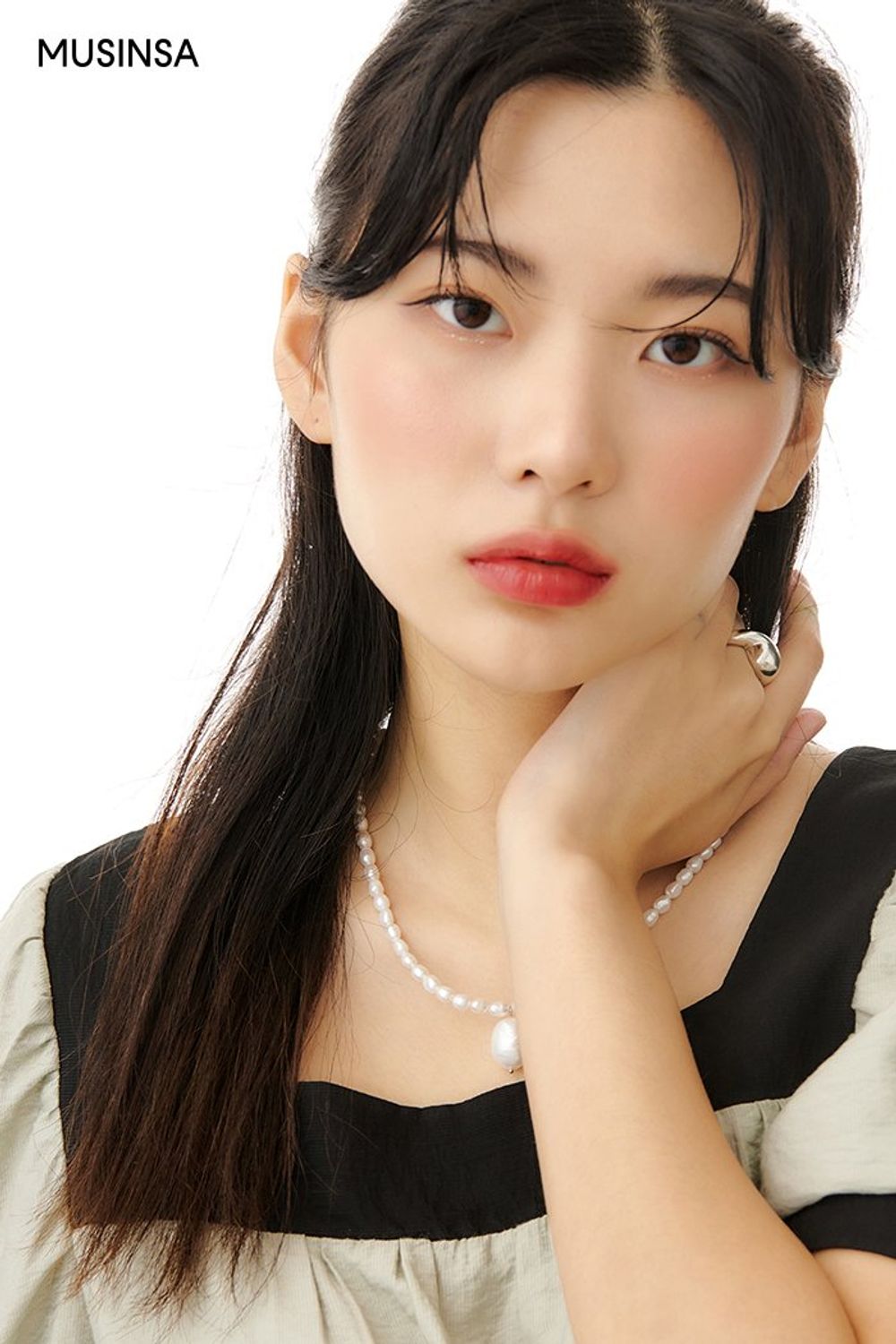 퍼프소매가 매력적인 블라우스와 와이드 팬츠로 연출한 로맨틱 룩 #와이드핏 #컬러블록 #셔링 #스퀘어넥 #퍼프소매 #여름 #걸리시