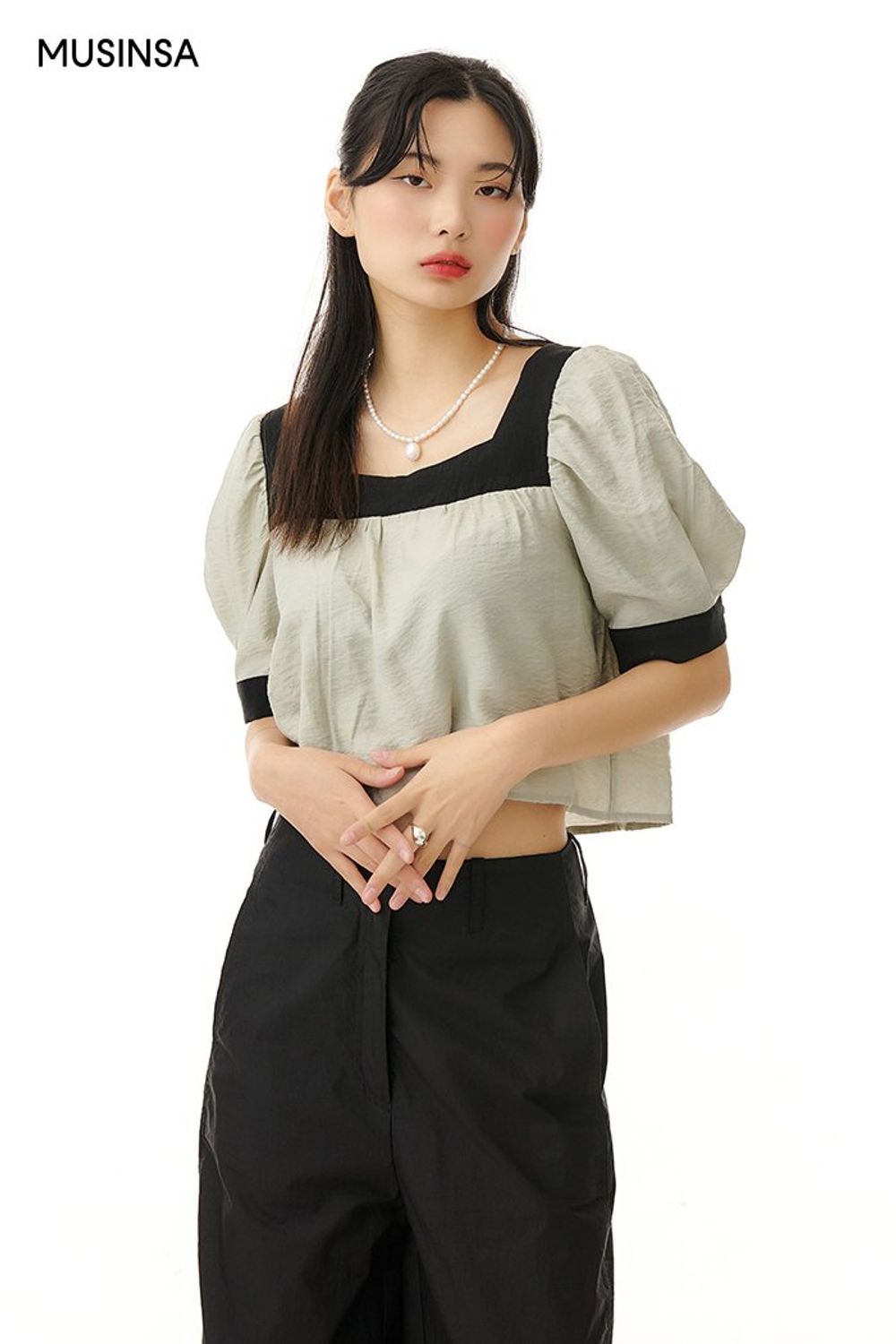 퍼프소매가 매력적인 블라우스와 와이드 팬츠로 연출한 로맨틱 룩 #와이드핏 #컬러블록 #셔링 #스퀘어넥 #퍼프소매 #여름 #걸리시