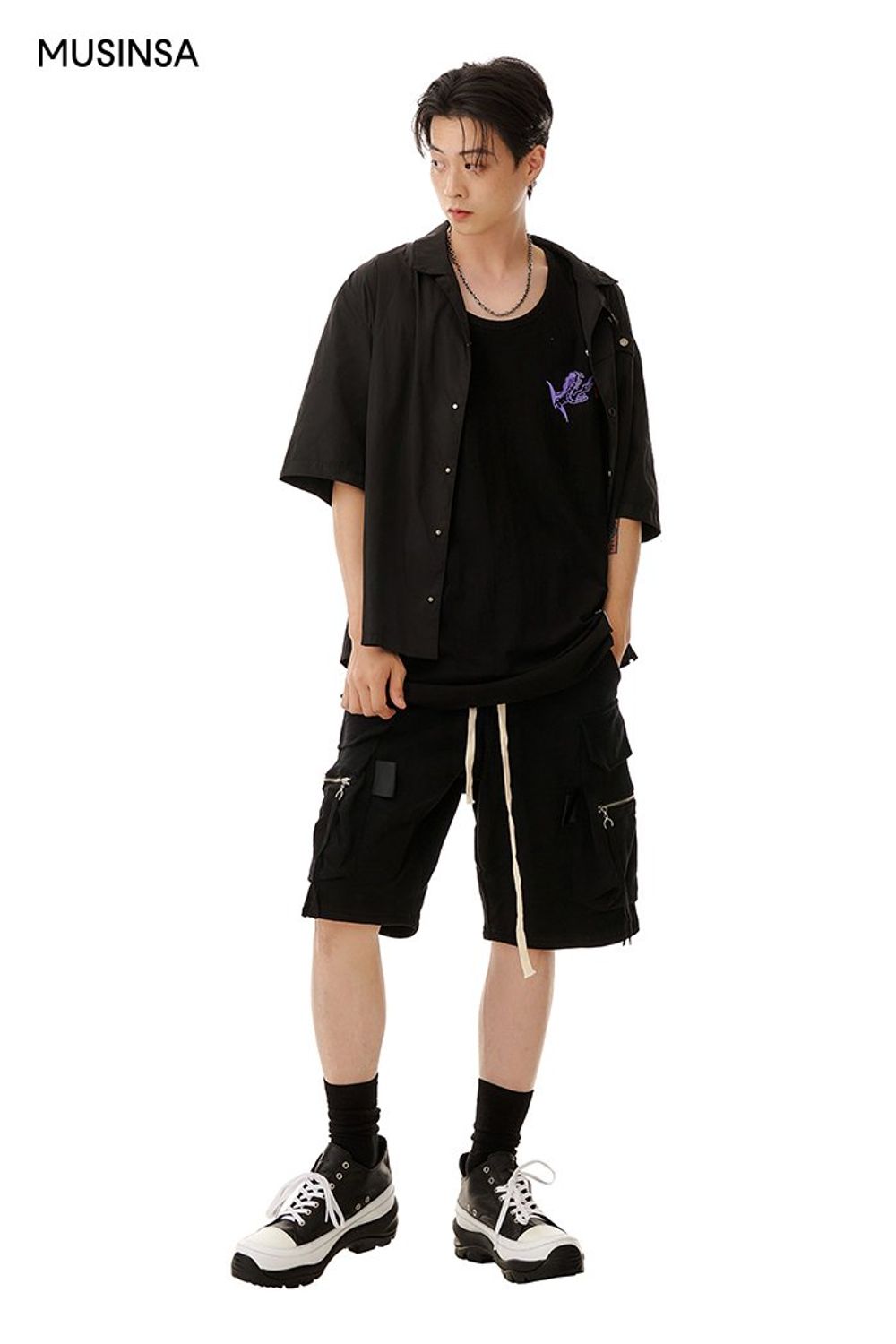 블랙 컬러 아이템으로 연출한 스트릿 룩 #올블랙 #테크웨어 #컬러블록 #카고 #키높이 #여름 #스트릿