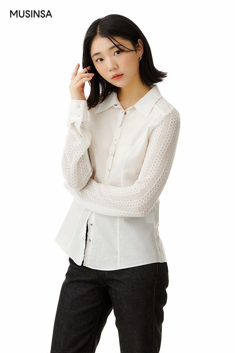단정한 느낌의 블레이저 재킷과 데님 팬츠로 연출한 포멀 룩 #단정한 #환절기 #출근룩 #노카라 #가을 #비즈니스캐주얼 #포멀