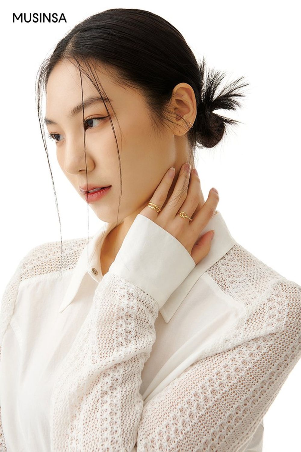 스웨이드 소재 재킷과 셔츠, 슬랙스로 연출한 포멀 룩 #환절기 #톤온톤 #뉴트럴톤 #스웨이드 #가을 #포멀 #비즈니스캐주얼