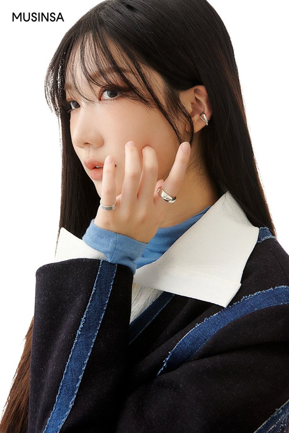 깔끔한 화이트 셔츠에 노카라 재킷을 더하고 슬랙스와 첼시 부츠로 완성한 포멀 룩 #레이어드룩 #출근룩 #핀턱 #노카라 #가을 #비즈니스캐주얼 #포멀