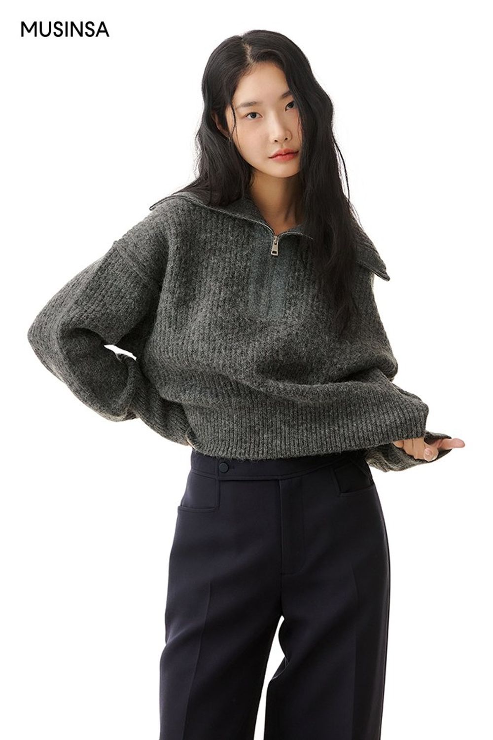 심플한 디자인의 집업 스웨터와 슬랙스, 헤링본 재킷으로 연출한 포멀 코디 #와이드핏 #빅카라 #헤링본 #겨울 #포멀 #비즈니스캐주얼