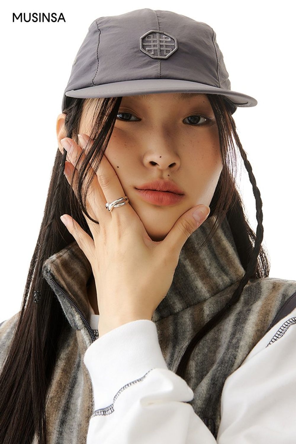 스트라이프의 플리스 셋업으로 연출한 스포츠 룩 #편안한 #컬러블록 #스트라이프 #레이어드룩 #셋업코디 #캠핑 #등산 #레저스포츠 #겨울 #스포티 #고프코어