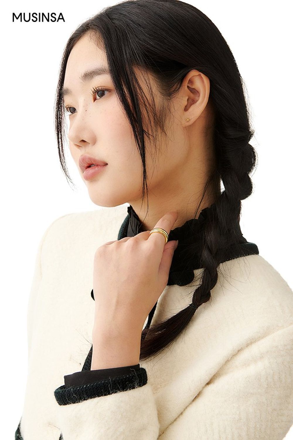 로맨틱한 무드의 맥시 원피스와 울 재킷, 싱글 코트로 완성한 코디네이션 #레이어드룩 #얼죽코 #데이트 #셔링 #스트링 #맥시 #겨울 #로맨틱 #싱글코트
