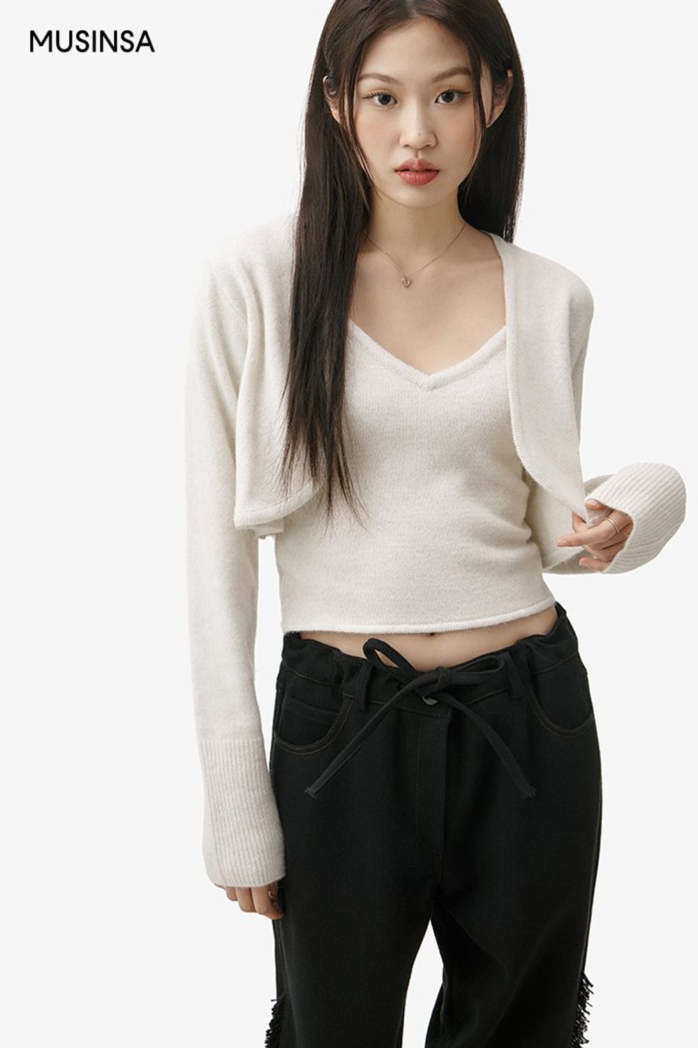따뜻하게 입기 좋은 퍼 코트와 와이드 팬츠로 연출한 시크 룩 #셋업코디 #와이드핏 #컬러블록 #프린지 #겨울 #시크