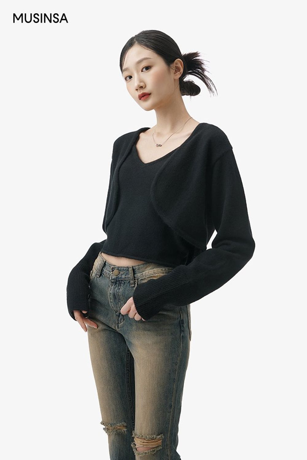 무톤 재킷과 부츠 컷 팬츠로 연출한 시크 룩 #겨울 #시크