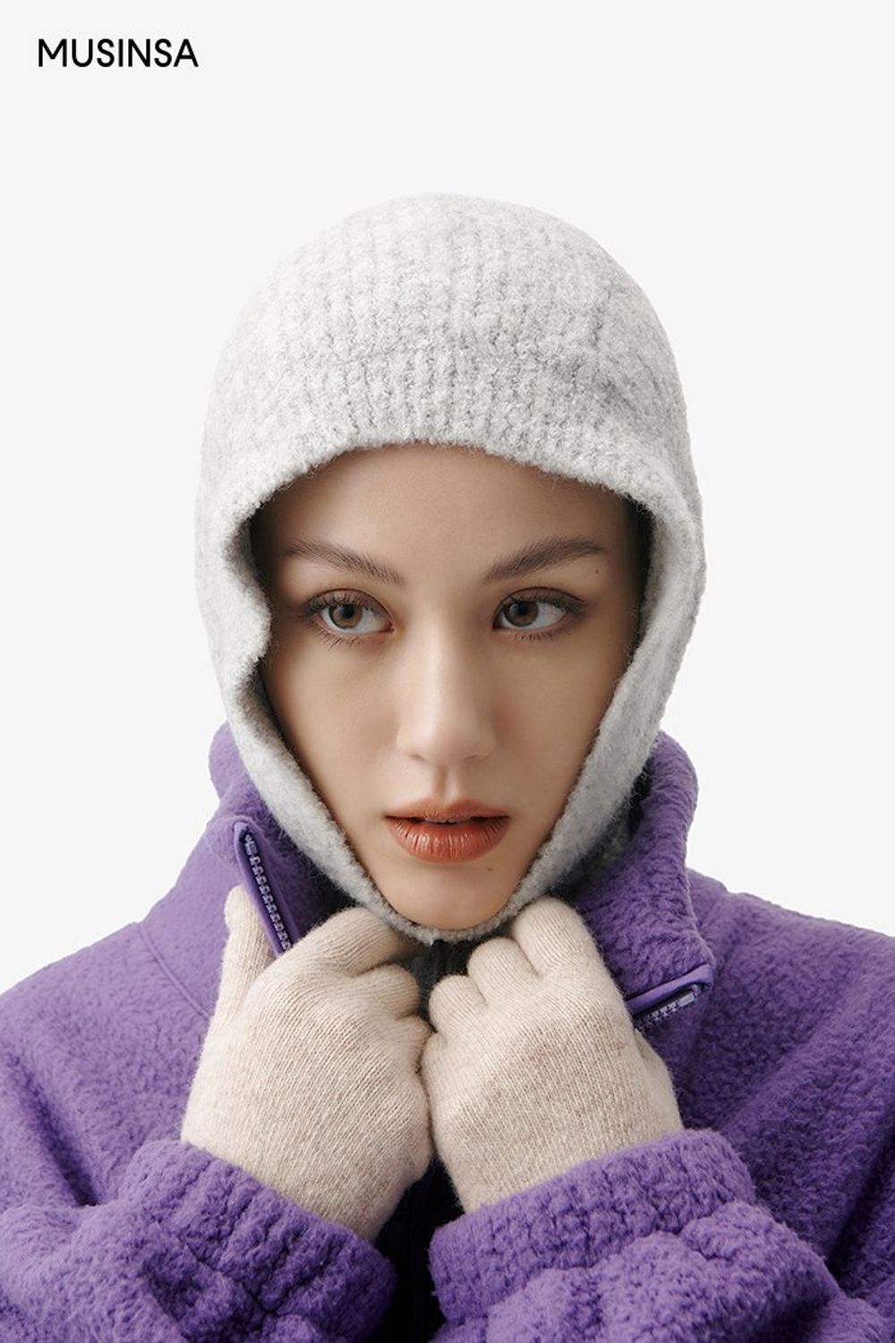 귀여운 플리스 셋업에 발라클라바와 머플러로 포근함을 더한 캐주얼 룩 #편안한 #오버핏 #비비드 #셋업코디 #원마일웨어 #겨울 #캐주얼 #원마일룩