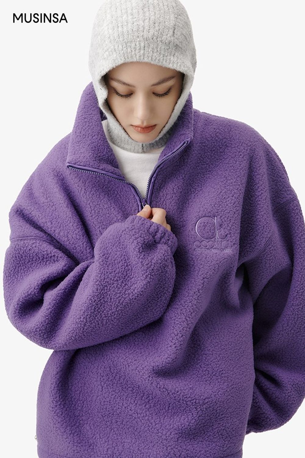 귀여운 플리스 셋업에 발라클라바와 머플러로 포근함을 더한 캐주얼 룩 #편안한 #오버핏 #비비드 #셋업코디 #원마일웨어 #겨울 #캐주얼 #원마일룩