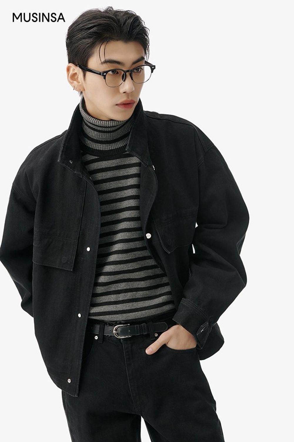 데님 소재 셋업에 스트라이프 니트로 포인트를 준 댄디 룩 #모노톤 #스트라이프 #셋업코디 #청청패션 #데이트 #겨울 #댄디