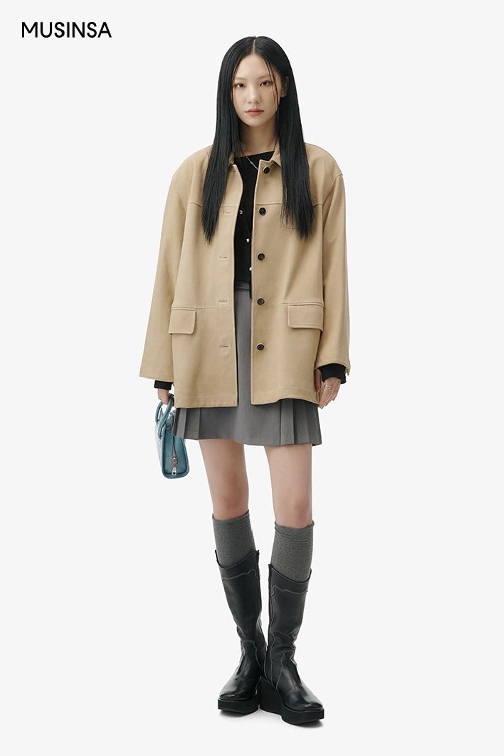 언밸런스한 카디건과 플리츠스커트의 조합에 스웨이드 재킷을 더한 걸리시 룩 #컬러포인트 #짧치 #스웨이드 #여친룩 #키높이 #스티치 #플리츠 #크롭 #언밸런스 #겨울 #걸리시