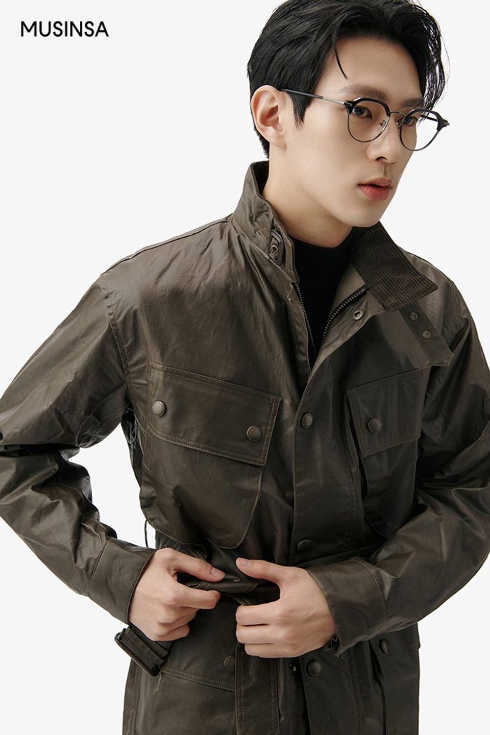 블랙 컬러 아이템에 왁스 재킷을 걸친 코디네이션 #클래식 #겨울 #댄디 #왁스자켓