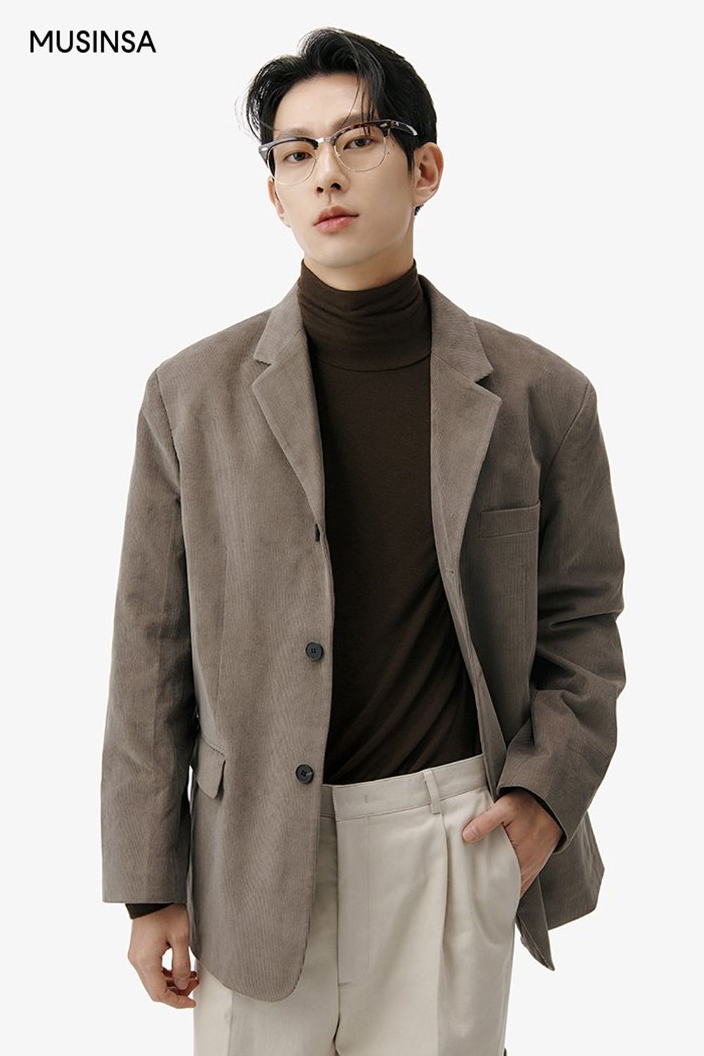 코듀로이 블레이저에 카고 팬츠를 코디한 댄디 룩 #톤온톤 #데이트 #뉴트럴톤 #코듀로이 #카고 #겨울 #댄디 #패딩백