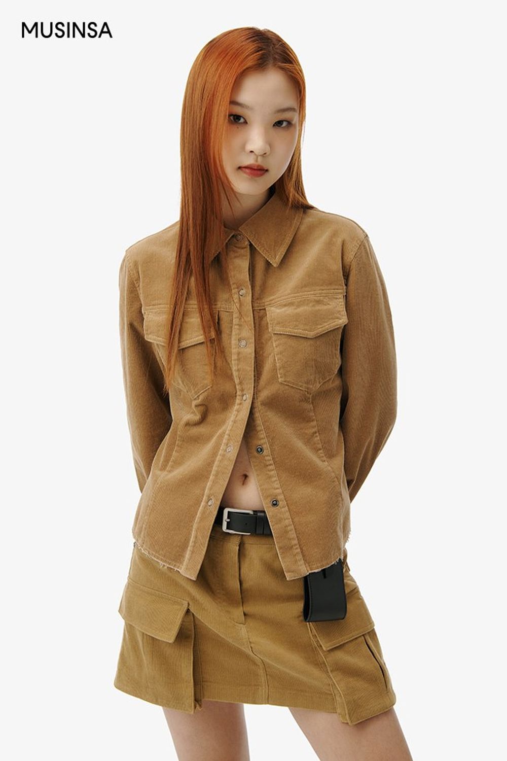 코듀로이 소재의 셔츠와 미니스커트를 매치한 걸리시 룩 #셋업코디 #짧치 #트위드 #코듀로이 #키높이 #봄 #걸리시 #웨스턴부츠