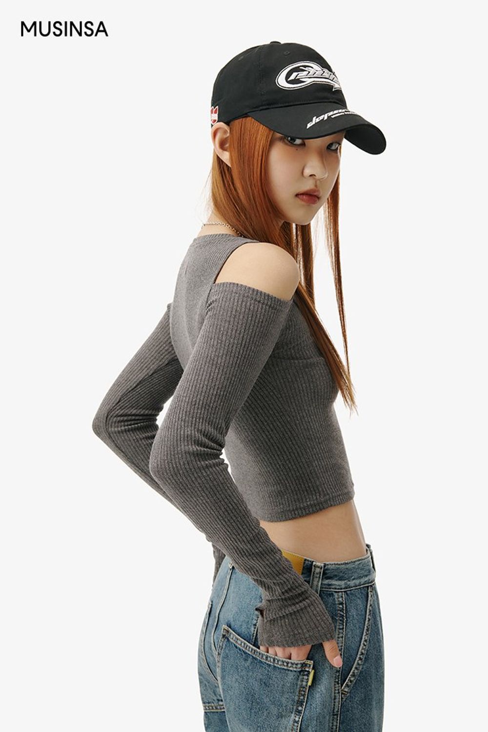 레더 재킷과 카고 팬츠를 매치하고 볼캡을 더해 마무리한 스트릿 룩 #와이드핏 #컬러블록 #키높이 #크롭 #봄 #스트릿