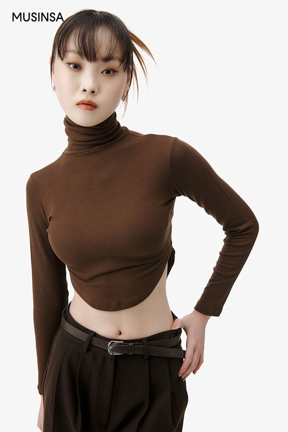크롭 니트와 블레이저 재킷, 슬랙스로 완성한 뉴트럴 톤 코디네이션 #톤온톤 #뉴트럴톤 #헤링본 #핀턱 #크롭 #봄 #시크