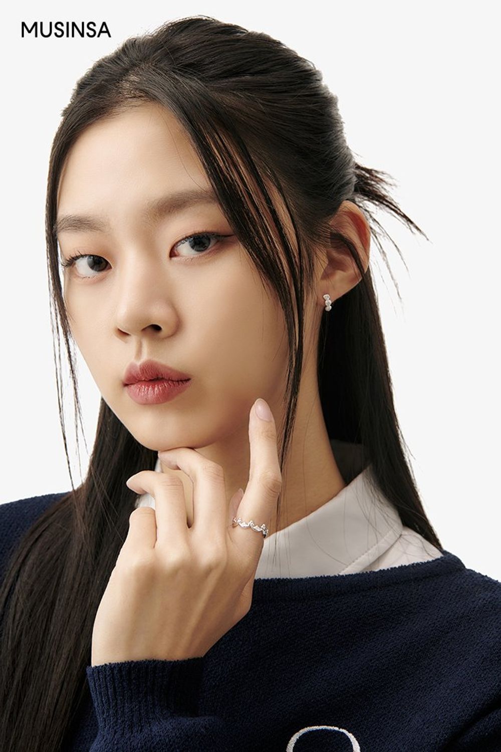 크롭 카디건과 셔츠, 미니스커트를 매치한 걸리시 룩 #하이틴룩 #짧치 #여친룩 #크롭 #새틴 #봄 #걸리시