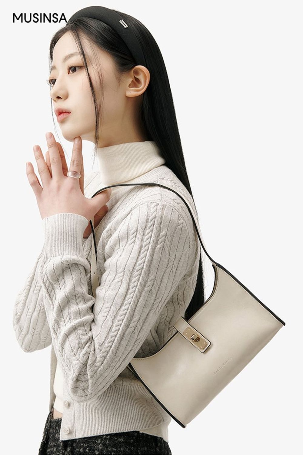 무채색 아이템으로 완성한 코디네이션 #환절기 #모노톤 #트위드 #여친룩 #봄 #걸리시