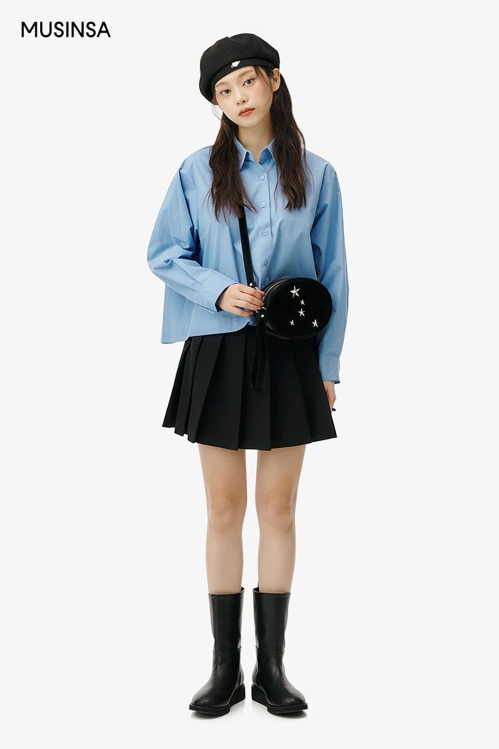 플리츠 디테일의 셔츠와 스커트를 연출한 후 베레로 센스를 더한 걸리시 코디네이션 #컬러포인트 #짧치 #여친룩 #플리츠 #봄 #걸리시 #베레