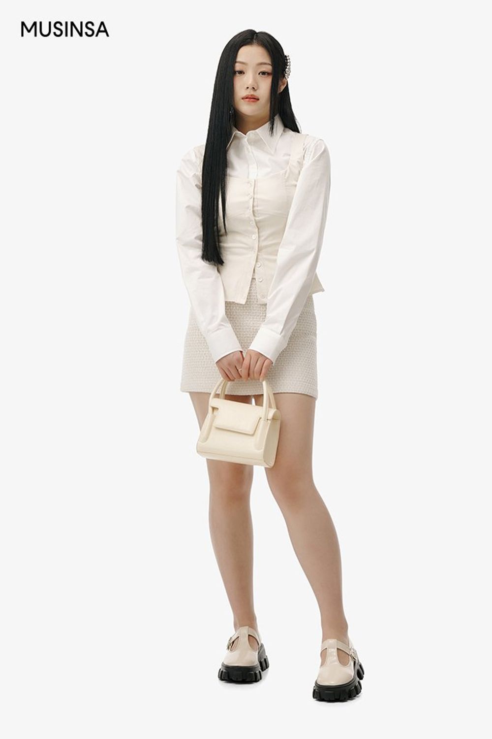 심플한 디테일의 셔츠와 베스트 블라우스, 미니스커트로 완성한 걸리시 룩 #화사한 #짧치 #트위드 #여친룩 #봄 #걸리시