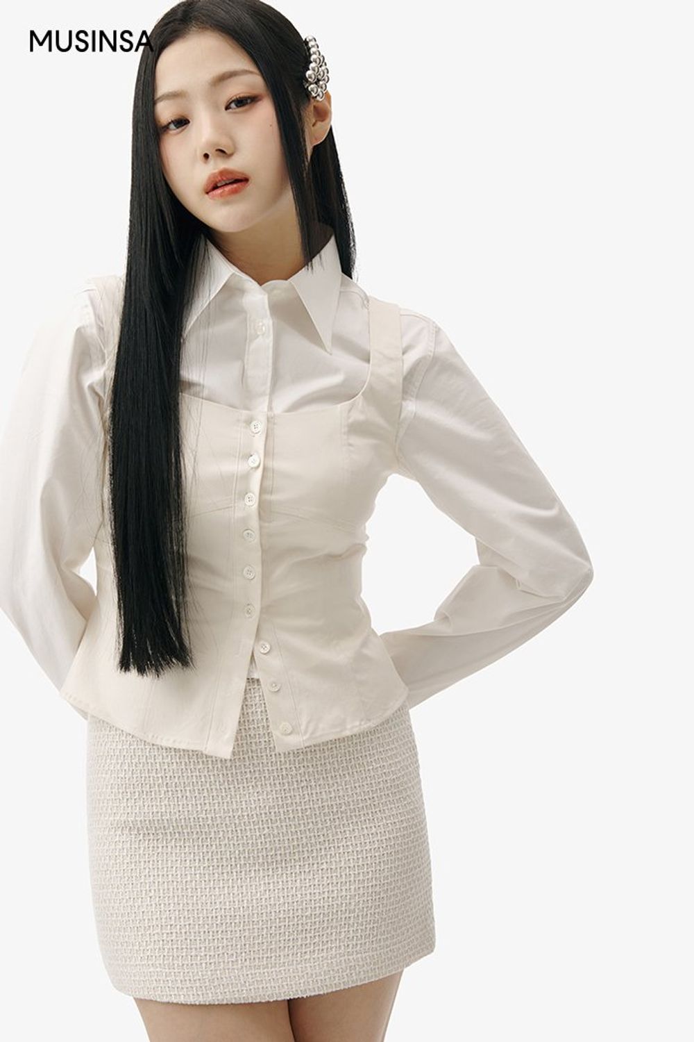 심플한 디테일의 셔츠와 베스트 블라우스, 미니스커트로 완성한 걸리시 룩 #화사한 #짧치 #트위드 #여친룩 #봄 #걸리시