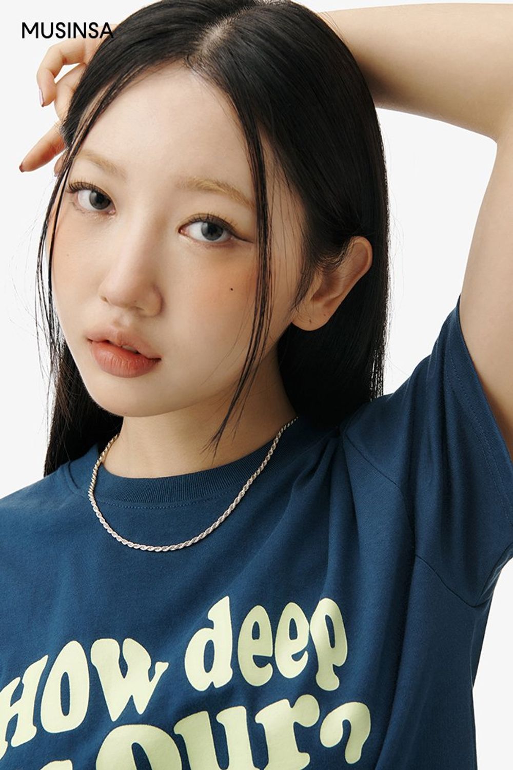 그래픽 티셔츠와 카고 팬츠로 연출한 스트릿 룩 #환절기 #와이드핏 #컬러블록 #카고 #봄 #스트릿 #스타디움재킷
