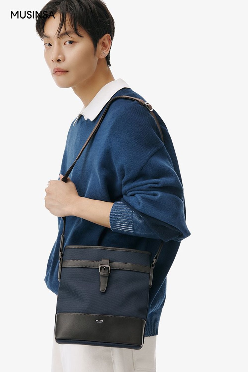 그러데이션 컬러 니트와 피케 티셔츠를 레이어드하고 데님 팬츠로 완성한 댄디 룩 #오버핏 #데이트 #그라데이션 #봄 #댄디