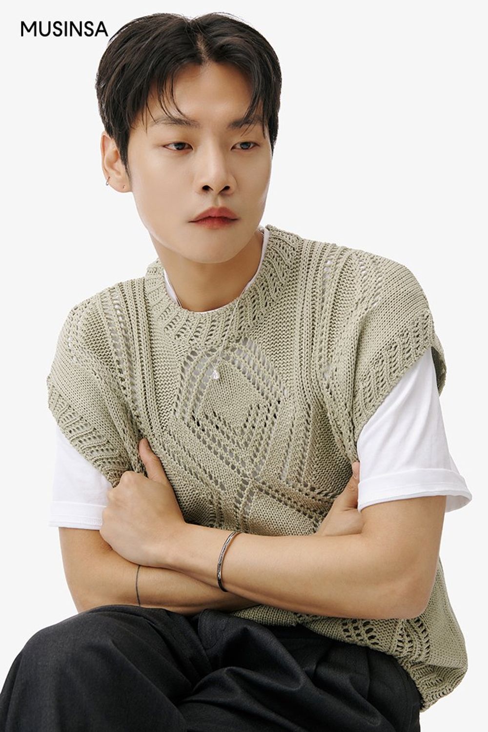 요즘 입기 좋은 니트 베스트와 와이드 슬랙스로 꾸민 댄디 코디 #와이드핏 #레이어드룩 #펀칭 #핀턱 #봄 #댄디 #니트베스트