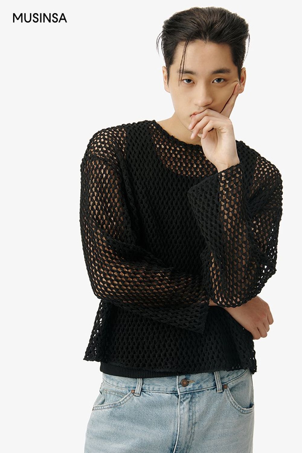 펀칭 디테일 니트에 데님 팬츠를 코디한 시크 룩 #찢청 #와이드핏 #메쉬 #워싱 #펀칭 #대미지 #봄 #시크 #에디터_이소영